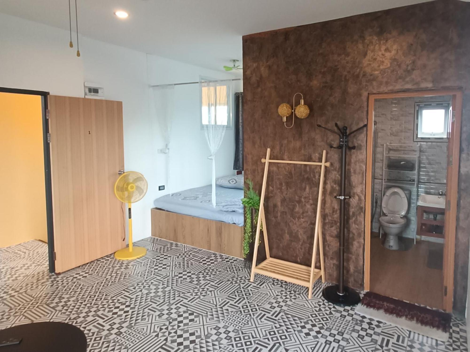 Merit Courtyard Suvarnaphumi House 曼谷 外观 照片